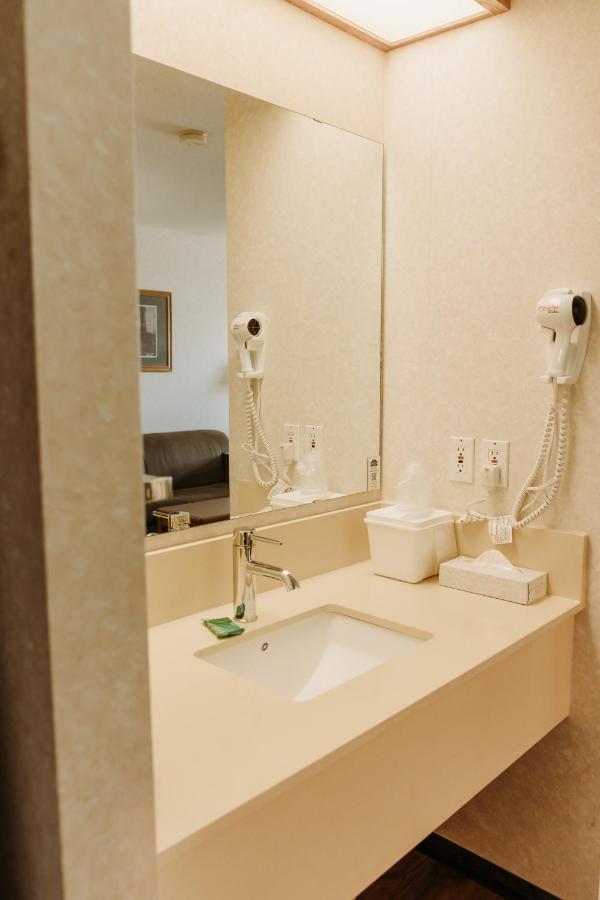 Coast Fort St John Hotel Fort St. John Екстериор снимка