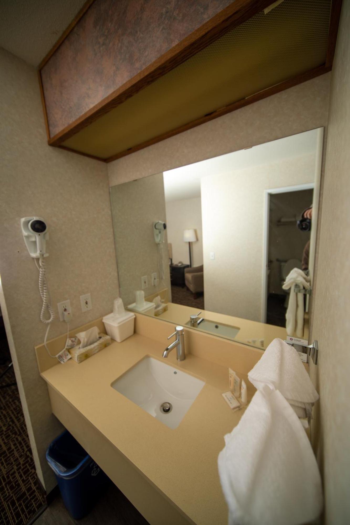Coast Fort St John Hotel Fort St. John Екстериор снимка