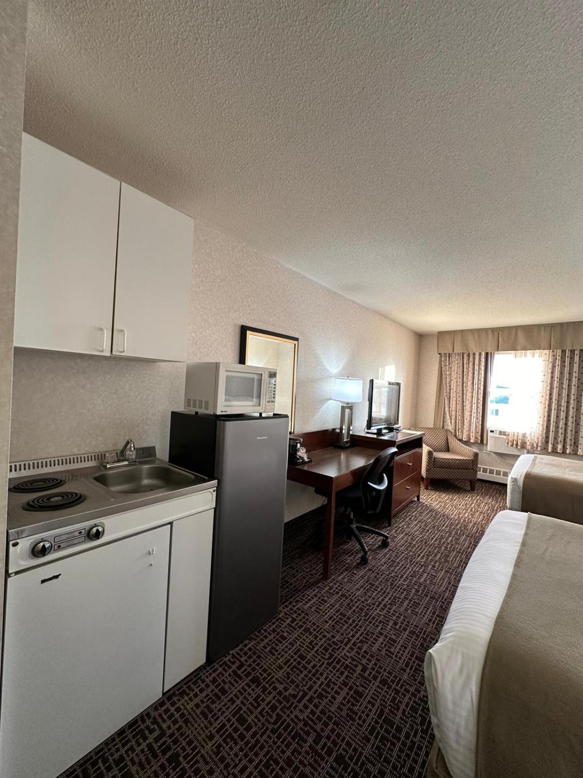 Coast Fort St John Hotel Fort St. John Екстериор снимка