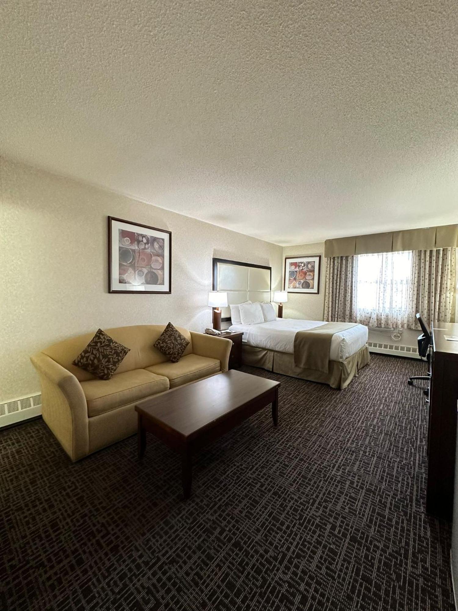 Coast Fort St John Hotel Fort St. John Екстериор снимка